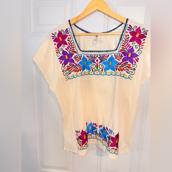 Made in Mexico Tops - Cream Graphic Short Sleeve Blouse with Relaxed Fit